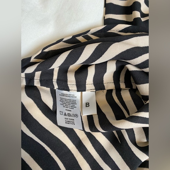 Ann Taylor Zebra Print Long Sleeve Blouse Size XSP - Picture 7 of 7